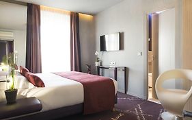 Le Bon Hotel Neuilly-sur-Seine Room photo