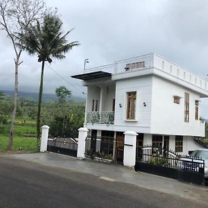 Alaina Villa Bumiagung Exterior photo