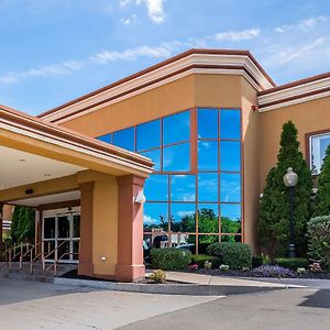 Quality Inn & Suites Albany Airport Latham Exterior photo