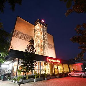Hotel Express Inn Pālghar Exterior photo