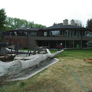 Bed and Breakfast Roundhouse Grotto Calgary Exterior photo
