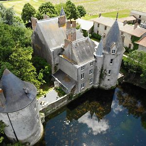 Chateau De La Preuille Bed & Breakfast Montaigu-Vendee Exterior photo