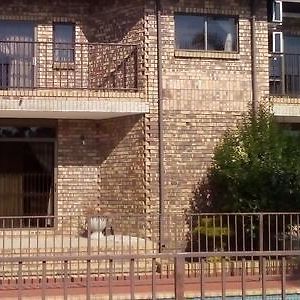 Thabiso Guesthouse Pretoria-Noord Exterior photo