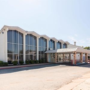 Delux Inn Wichita Falls Exterior photo