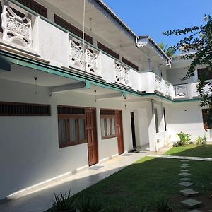 The Retreat Hotel Hikkaduwa Exterior photo