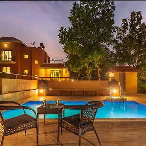 Saffronstays Ekaant, Vikramgad - Party-Perfect Pool Villa With Spacious Lawn Pālghar Exterior photo