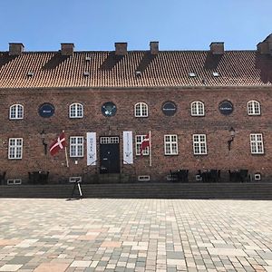 Bed and Breakfast Den Gamle Arrest Ribe Exterior photo