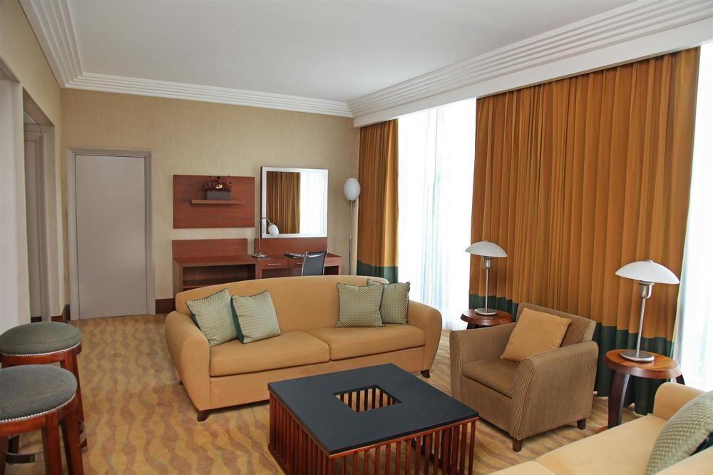 Sheraton Kampala Hotel Zewnętrze zdjęcie