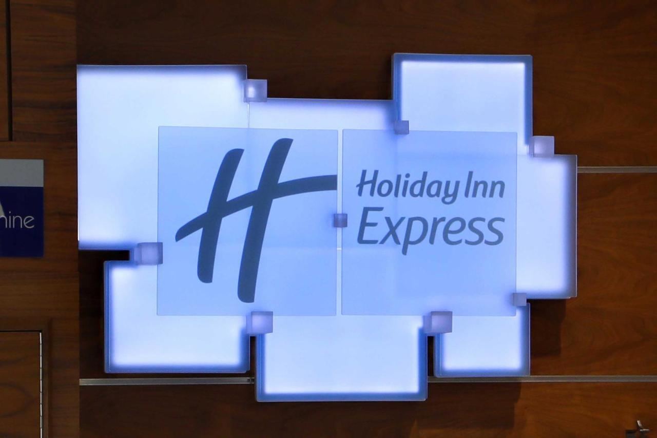 Holiday Inn Express London - Newbury Park, An Ihg Hotel Ilford Zewnętrze zdjęcie