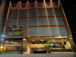 Hotel Shreenithi Maduraj Zewnętrze zdjęcie