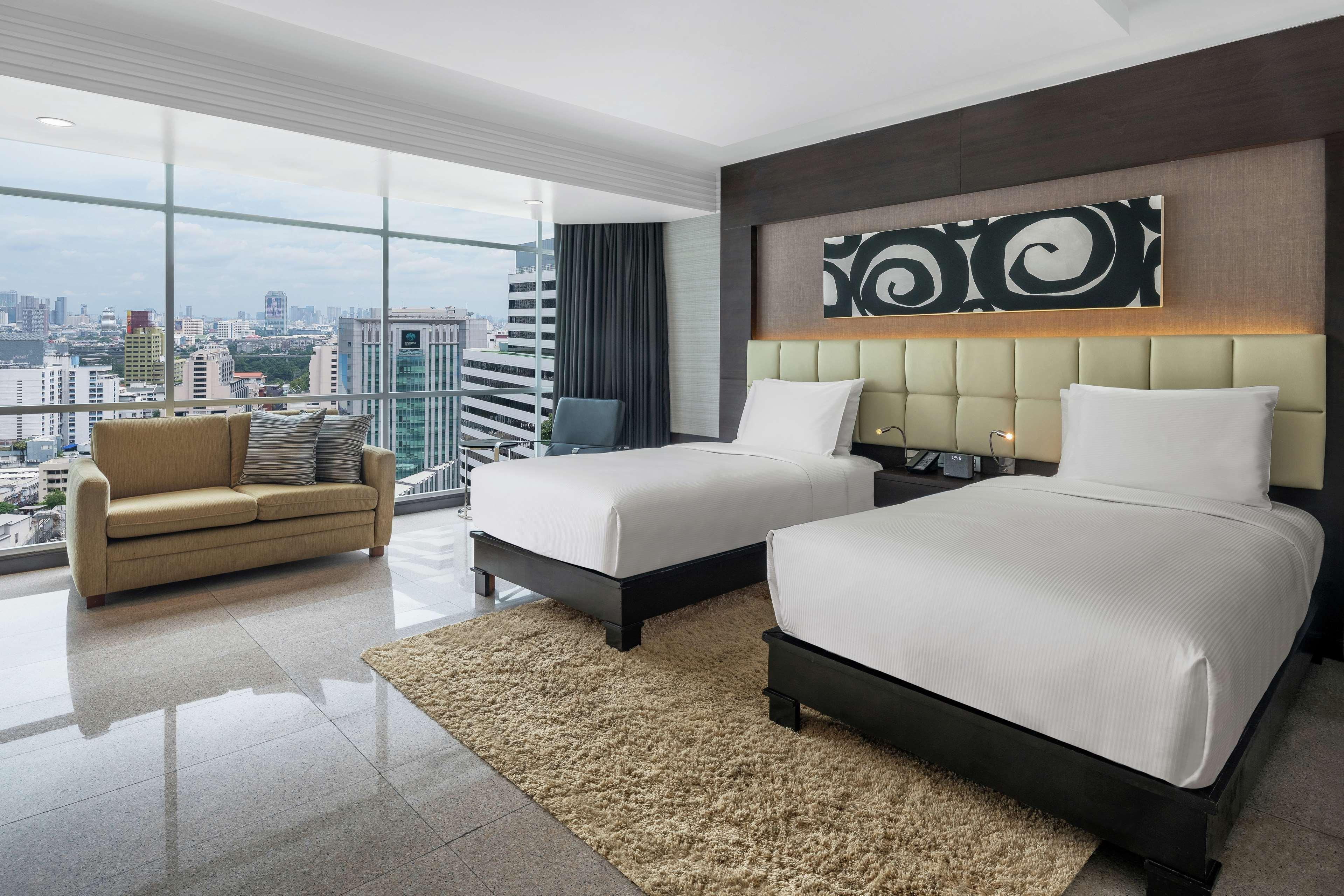 Hotel Doubletree By Hilton Bangkok Ploenchit Zewnętrze zdjęcie