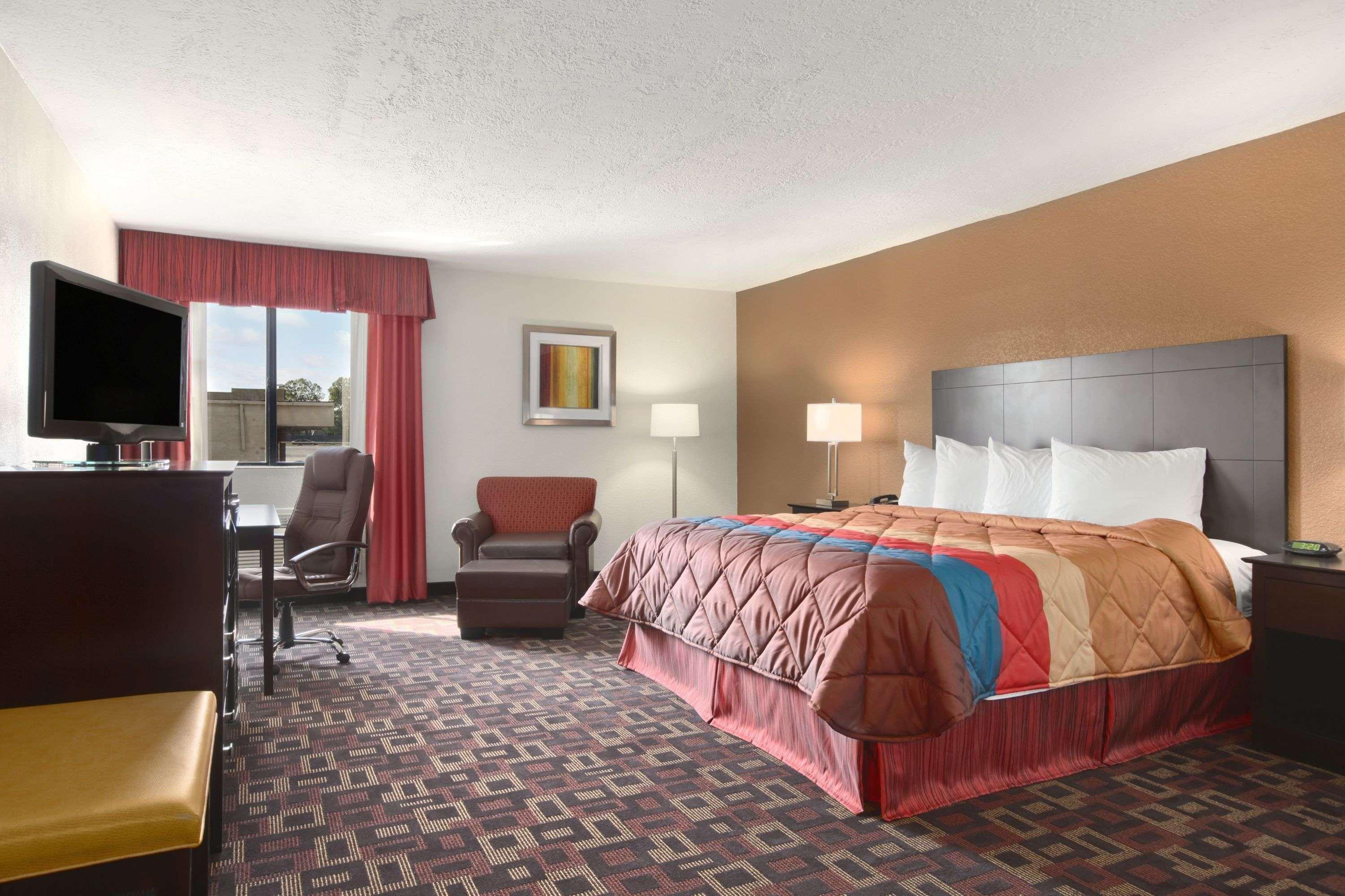 Hotel Ramada By Wyndham Tulsa Zewnętrze zdjęcie