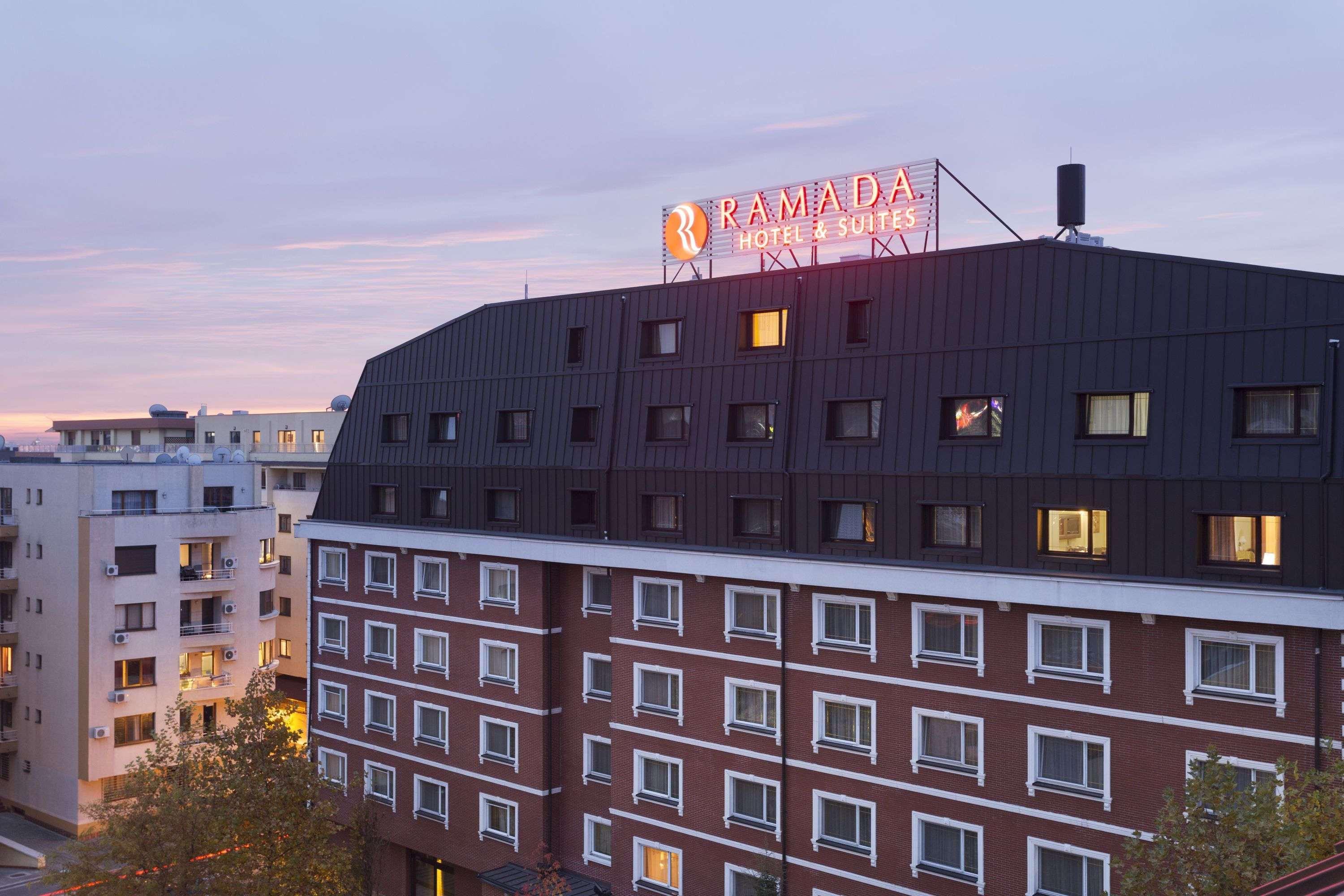 Ramada Hotel & Suites By Wyndham Bucharest North Zewnętrze zdjęcie