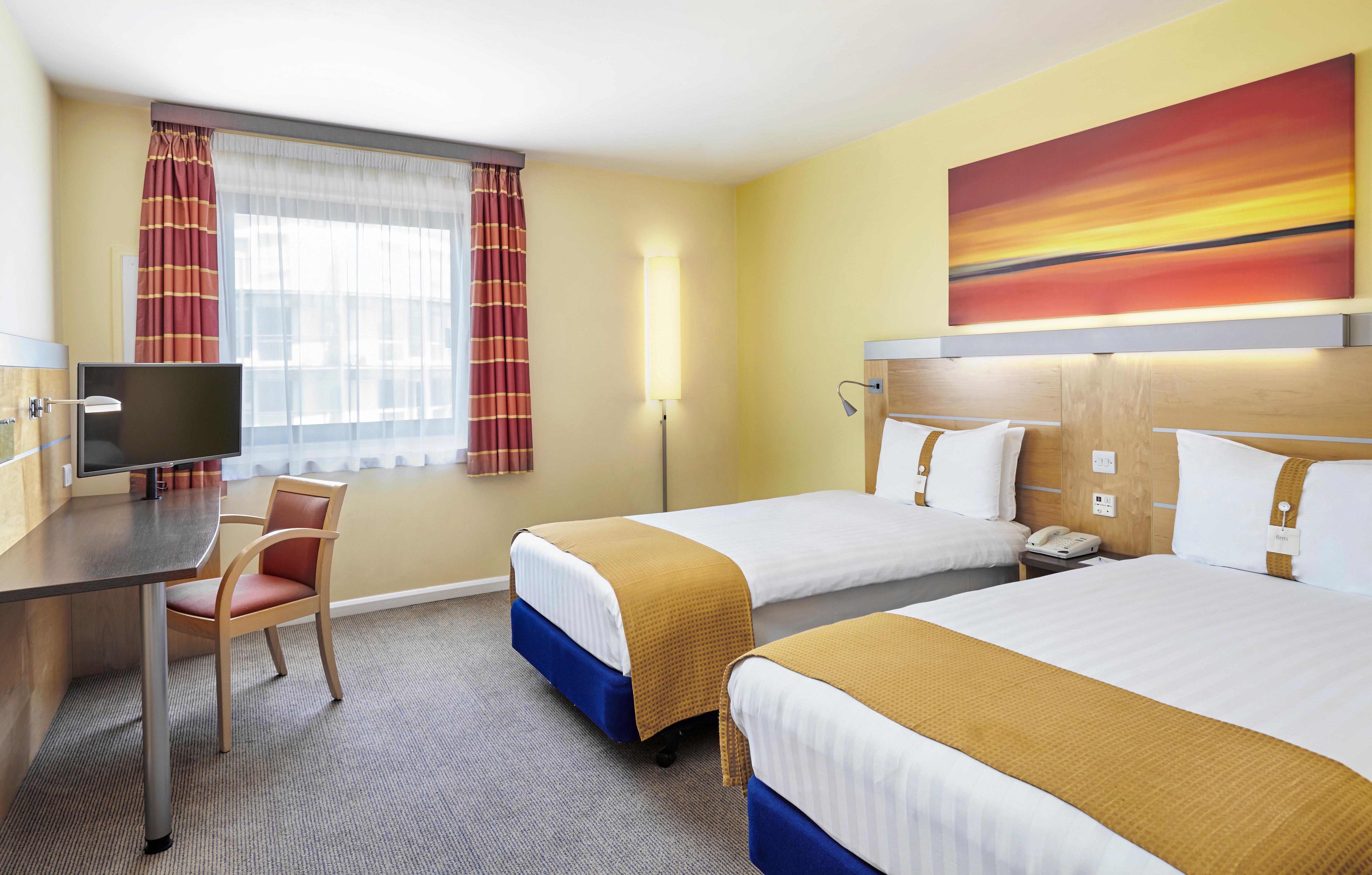 Holiday Inn Express London - Newbury Park, An Ihg Hotel Ilford Zewnętrze zdjęcie