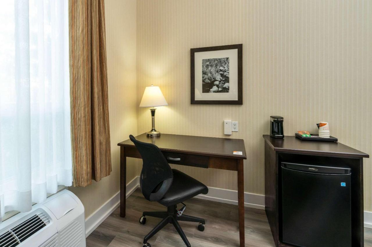 Comfort Inn & Suites Surrey Zewnętrze zdjęcie