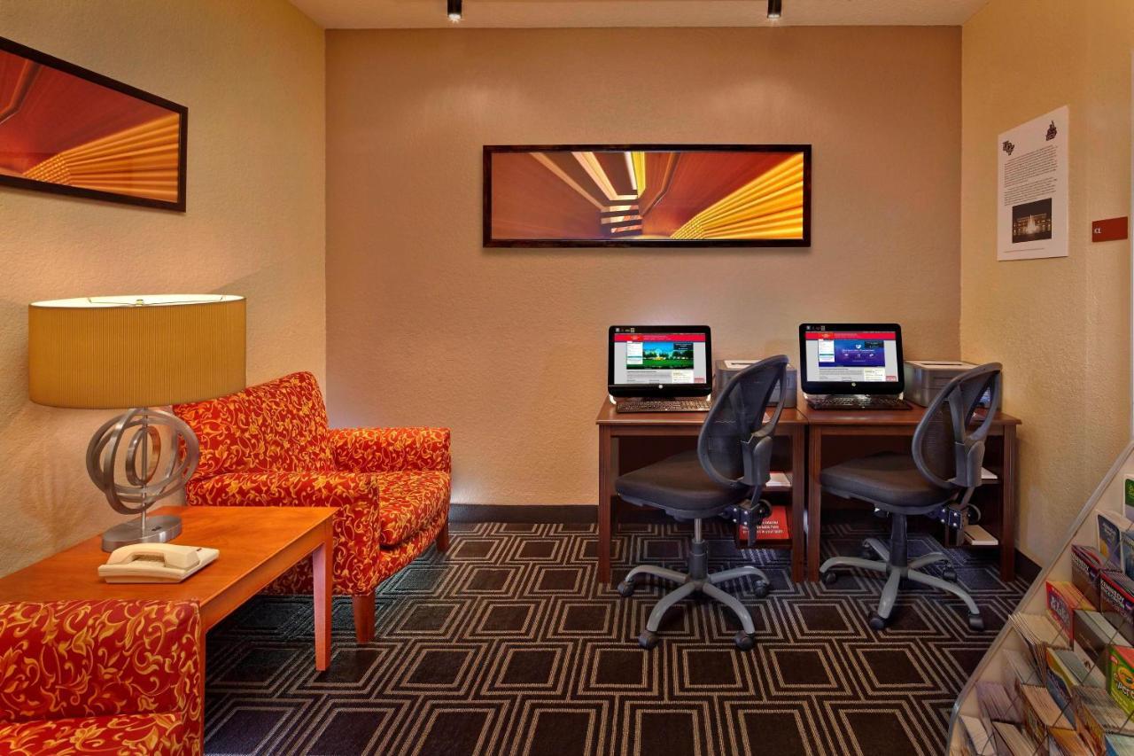 Towneplace Suites By Marriott Orlando East/Ucf Area Zewnętrze zdjęcie