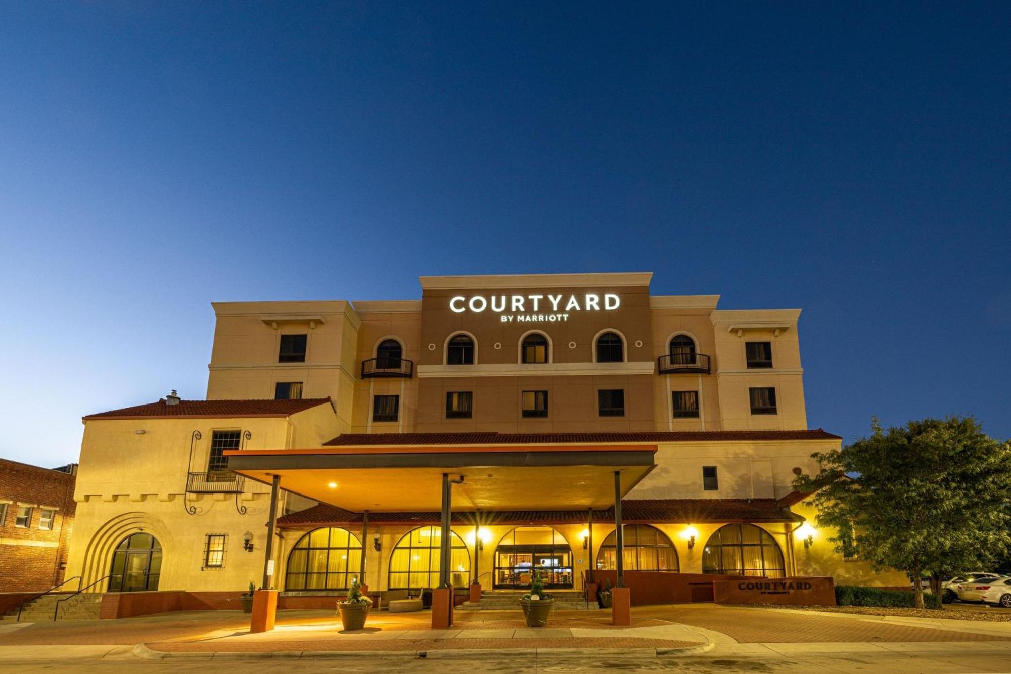 Hotel Courtyard By Marriott Wichita At Old Town Zewnętrze zdjęcie