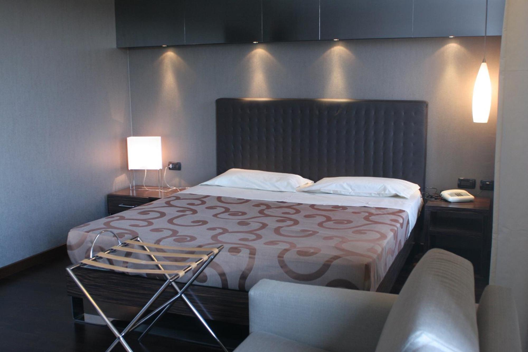 Axolute Comfort Hotel Como - Cantù Zewnętrze zdjęcie