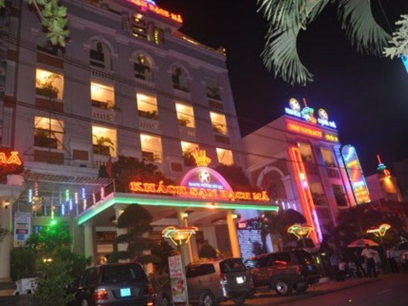 Hotel Bach Ma Buôn Ma Thuột Zewnętrze zdjęcie
