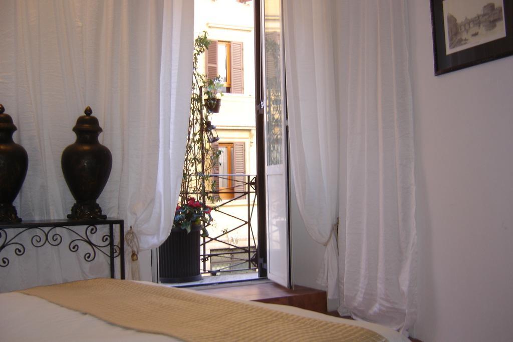 Hotel Domus Borgognona Rzym Pokój zdjęcie