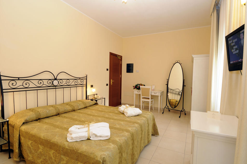 Hotel Villa Fiorita Giulianova Pokój zdjęcie