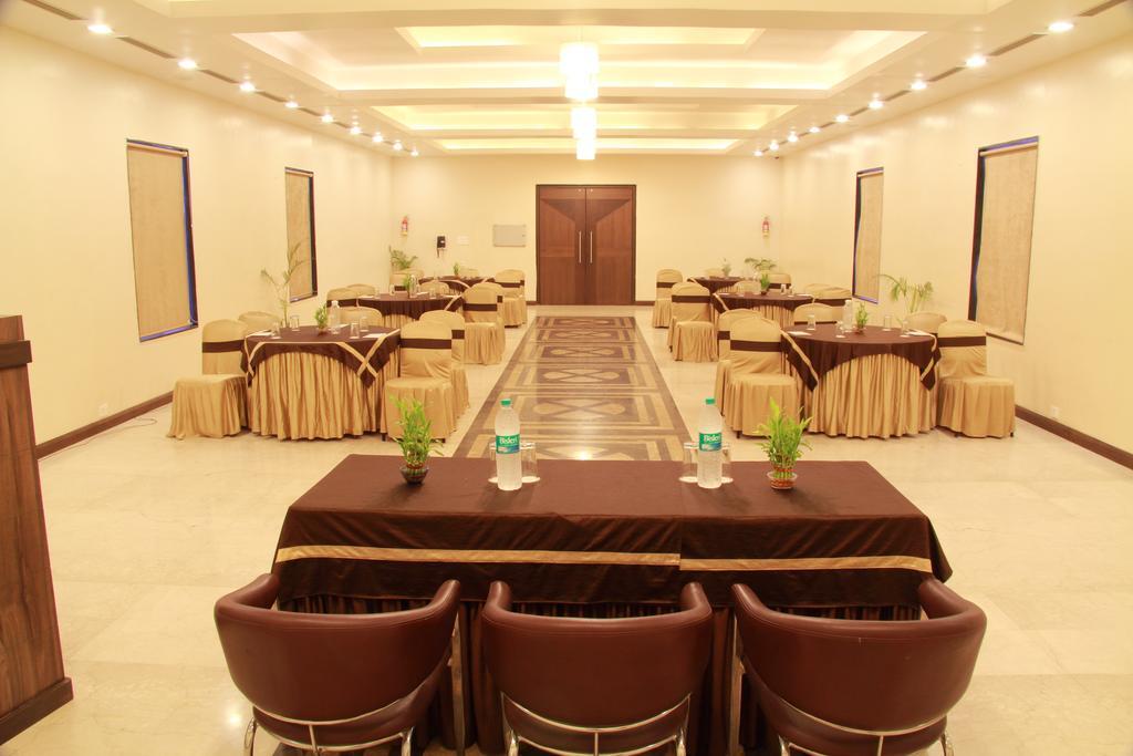 Amantra Comfort Hotel Udajpur Zewnętrze zdjęcie