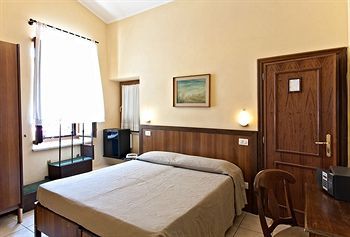 Trastevere Hotel Cisterna Rzym Zewnętrze zdjęcie