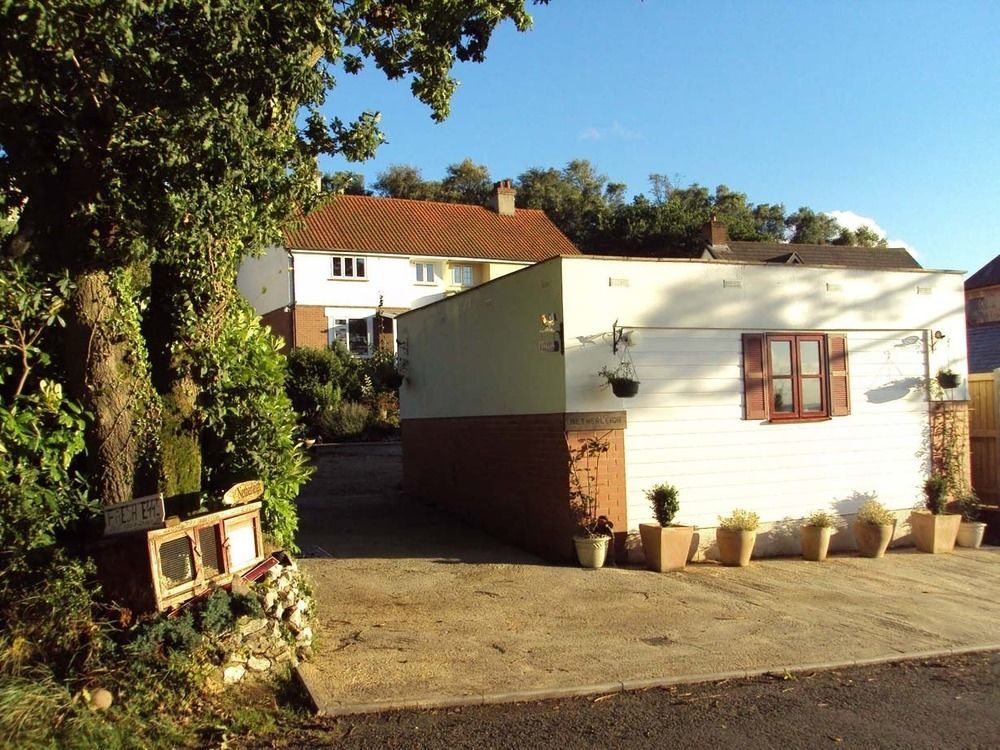 Cosy Snug With Shower Ensuite - It Has Beautiful Countryside Views - Only 3 Miles From Lyme Regis, Charmouth And River Cottage - It Has A Private Balcony And A Real Open Fireplace - Comes With Free Private Parking Axminster Zewnętrze zdjęcie