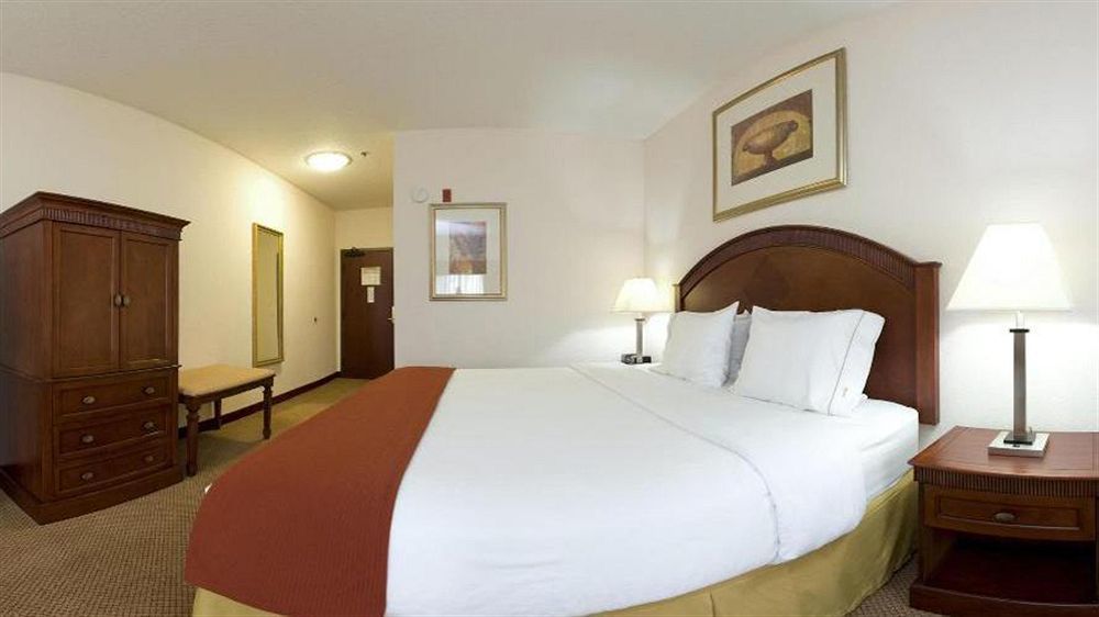 Holiday Inn Express Hotel & Suites Detroit - Farmington Hills, An Ihg Hotel Northville Zewnętrze zdjęcie