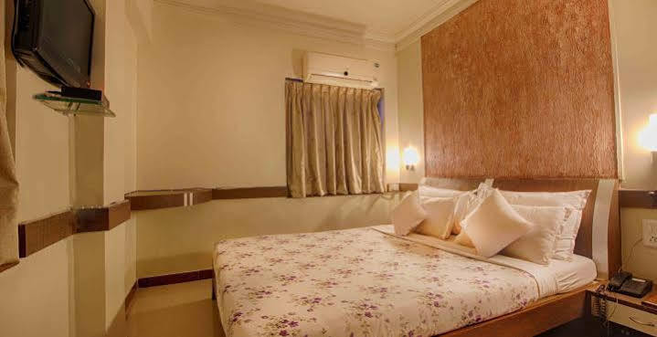 Hotel Parth Residency Ahmadabad Zewnętrze zdjęcie