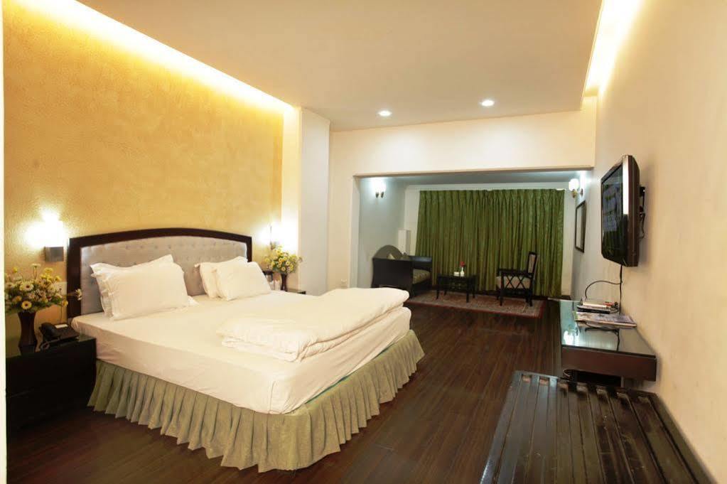Hotel Grand Mumtaz Towers Srīnagar Zewnętrze zdjęcie