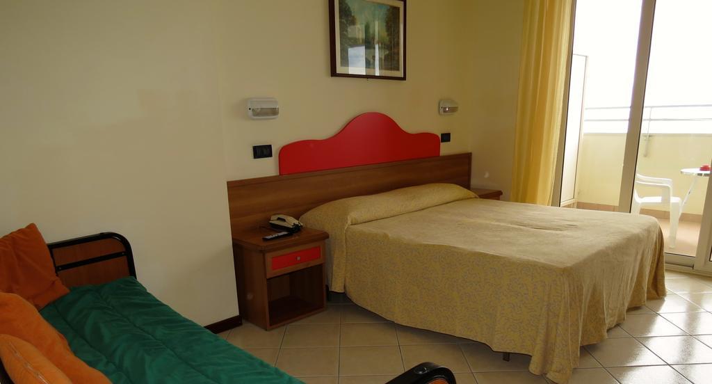 Hotel Atlantic Giulianova Pokój zdjęcie