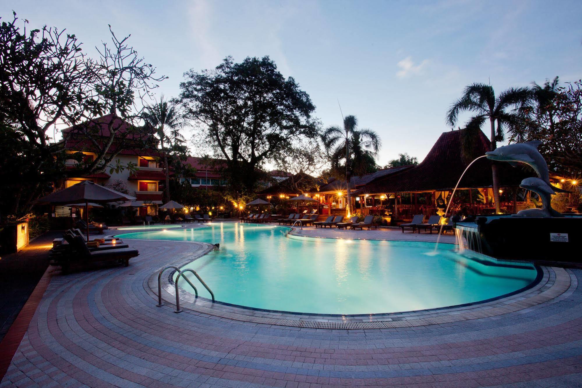 White Rose Kuta Resort, Villas & Spa Zewnętrze zdjęcie