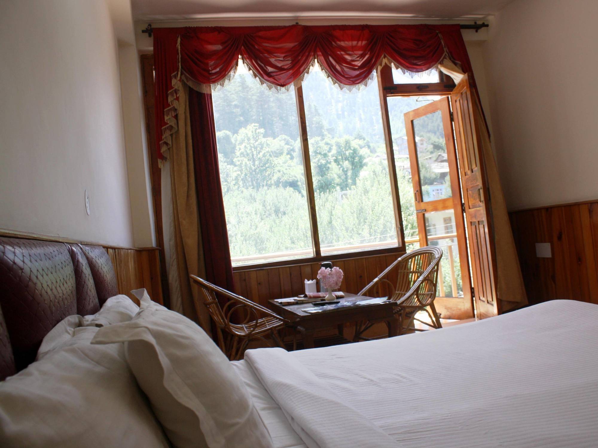 Sarthak Resorts-Reside In Nature With Best View, 9 Kms From Mall Road Manali Zewnętrze zdjęcie