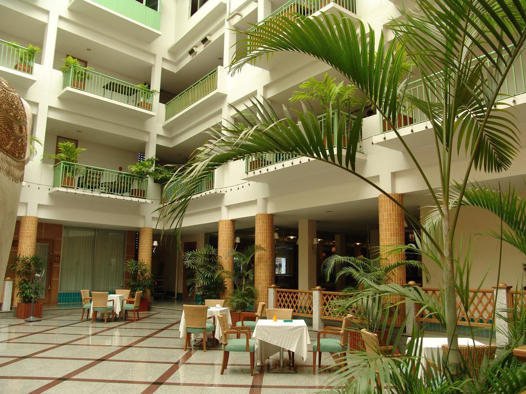 Dhevaraj Hotel Nan Zewnętrze zdjęcie