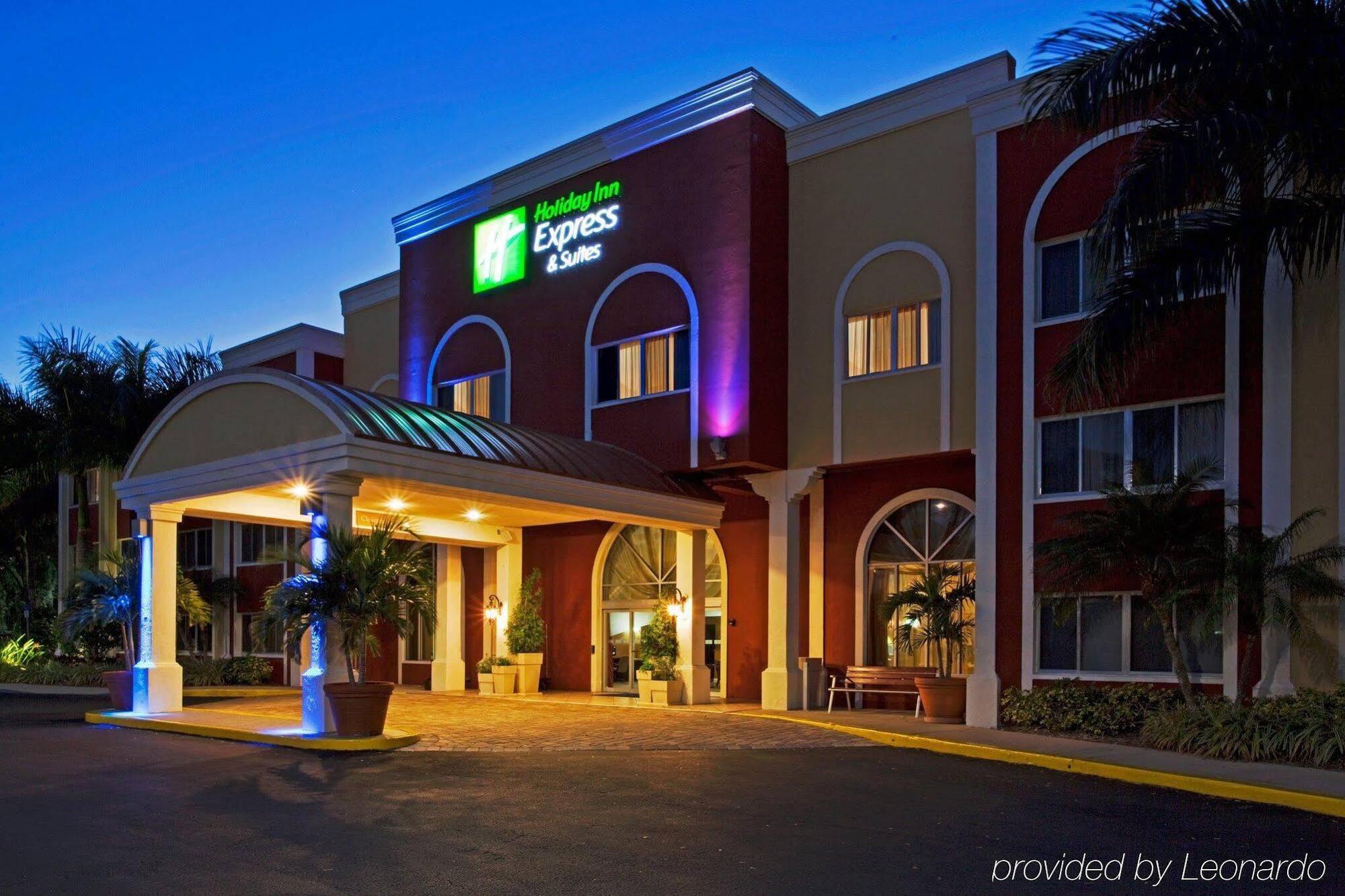 Holiday Inn Express Hotel & Suites Bradenton West, An Ihg Hotel Zewnętrze zdjęcie