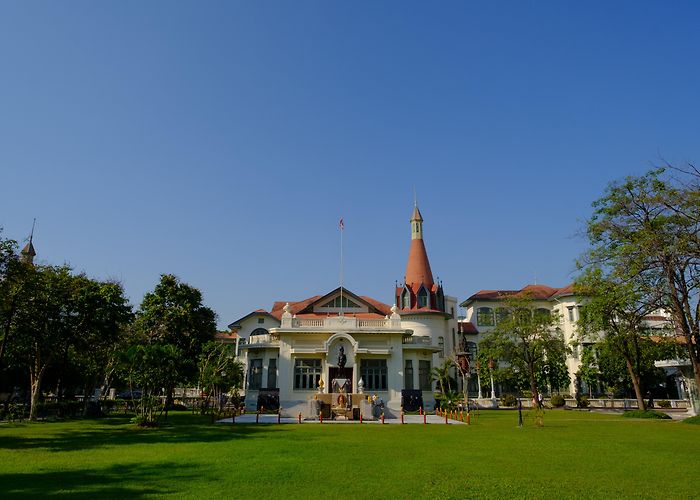 Phaya Thai Metro Station photo