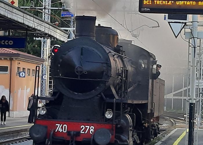 Como San Giovanni Train Station photo