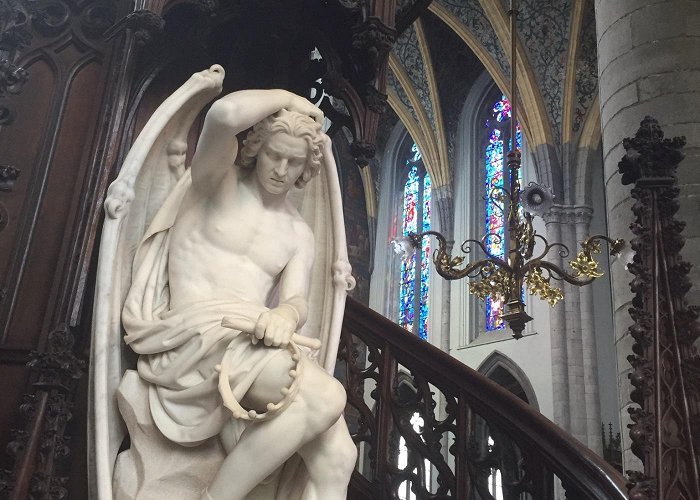 Cathedral st paul snapshot sunday: statue in st. paul's cathedral, liège – kitchen ... photo