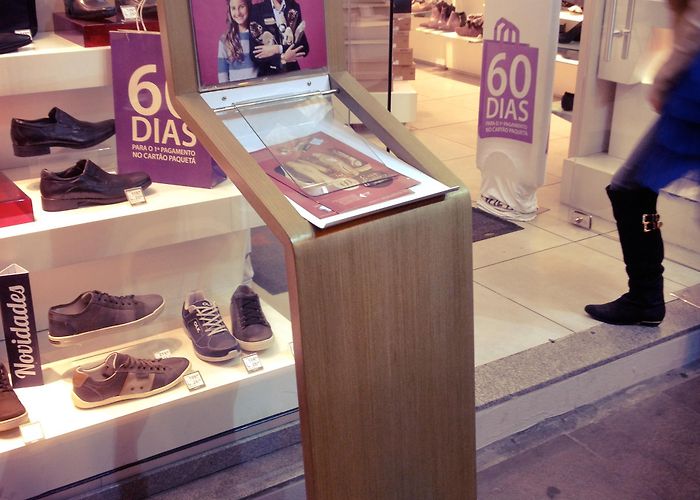 Barra Shopping Mall Folder Dispenser for Paqueta store | Behance :: Behance photo