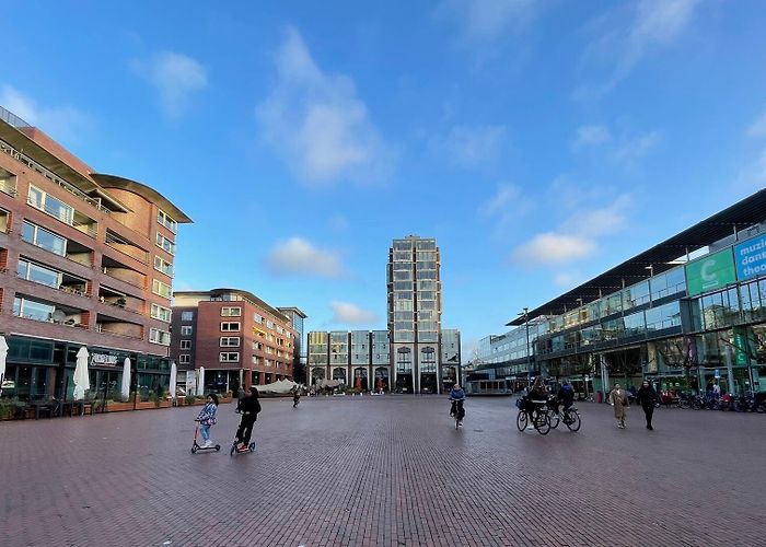 Stadsplein Bezoekersaantallen Stadshart Amstelveen fiks gedaald; plannen om ... photo