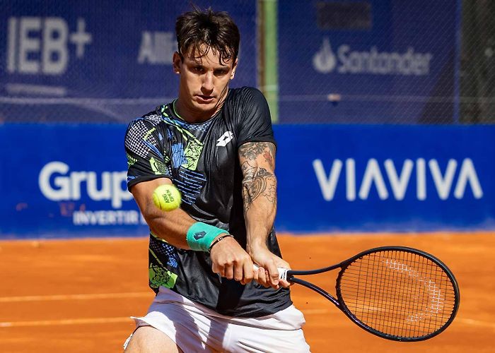 San Lorenzo de Almagro Sports Club Pirate's Plunder? Camilo Ugo Carabelli prepares for raid on Carlos ... photo