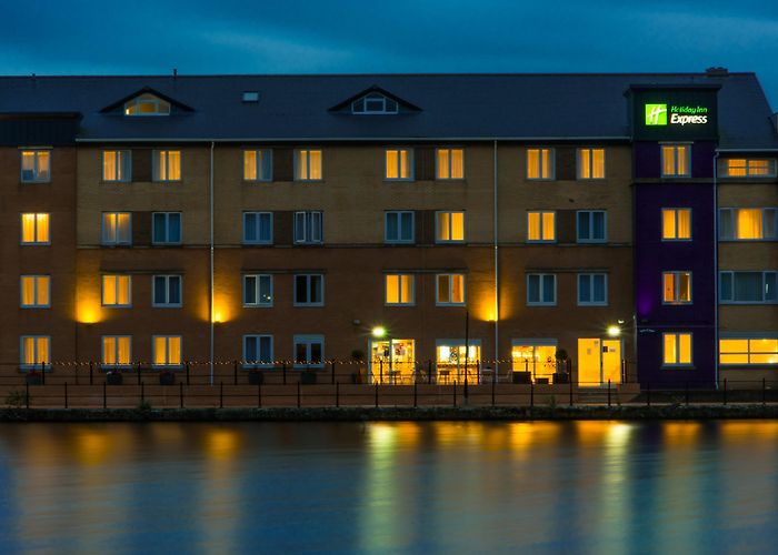 Cardiff Bay Cardiff Bay Hotels: Holiday Inn Express Cardiff Bay photo