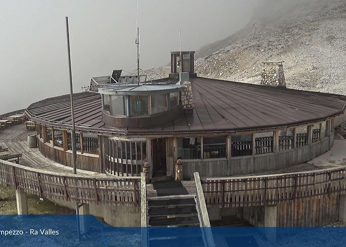 Bus Tofana Windy: Webcams - Cortina d'Ampezzo › West: Bus de Tofana photo