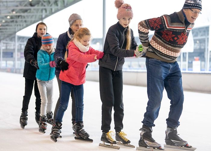 IJsbaan Winterseizoen ijsbaan start weer | Al het nieuws uit Oostzaan photo