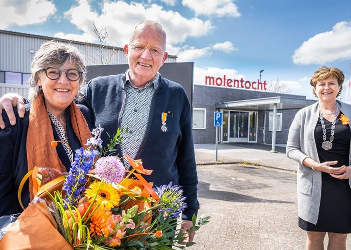 Stichting Sporthal Molentocht Lintjesregen in Schagen; zeven decorandi krijgen een ... photo