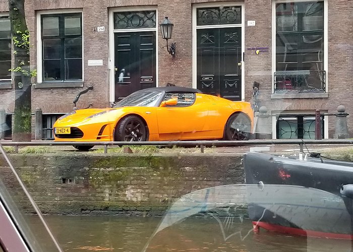 Tesla Amsterdam Original Tesla Roadster in Amsterdam : r/Autos photo