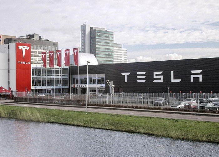 Tesla Amsterdam Amsterdam | Electrek photo