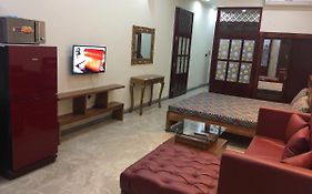 One Bed Studio Apartment Near Shaukat Khanum Lahaur Exterior photo