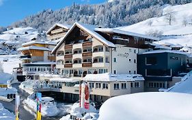 Hotel Alpen-Herz Romantik & Spa - Adults Only Ladis Exterior photo